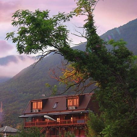 Отель Абхазская усадьба Гагра Экстерьер фото